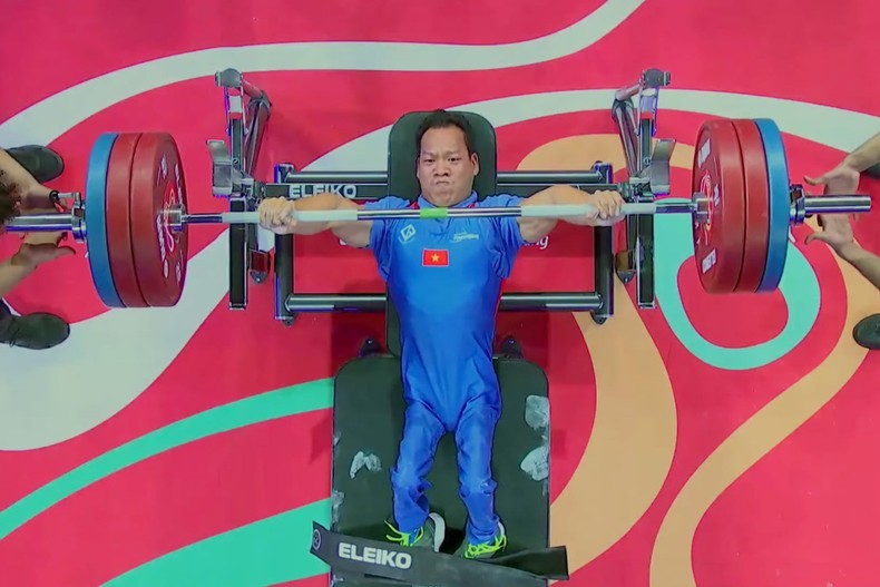 Lực sĩ Lê Văn Công là người đang nắm giữ kỷ lục thế giới ở hạng cân 49kg với thành tích 183,5kg Lực sĩ Lê Văn Công là người đang nắm giữ kỷ lục thế giới ở hạng cân 49kg với thành tích 183,5kg