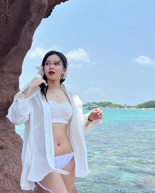 Khoảnh khắc Nhâm Mạnh Dũng 'khóa môi' bạn gái đầy tình tứ trên MXH - Ảnh 1