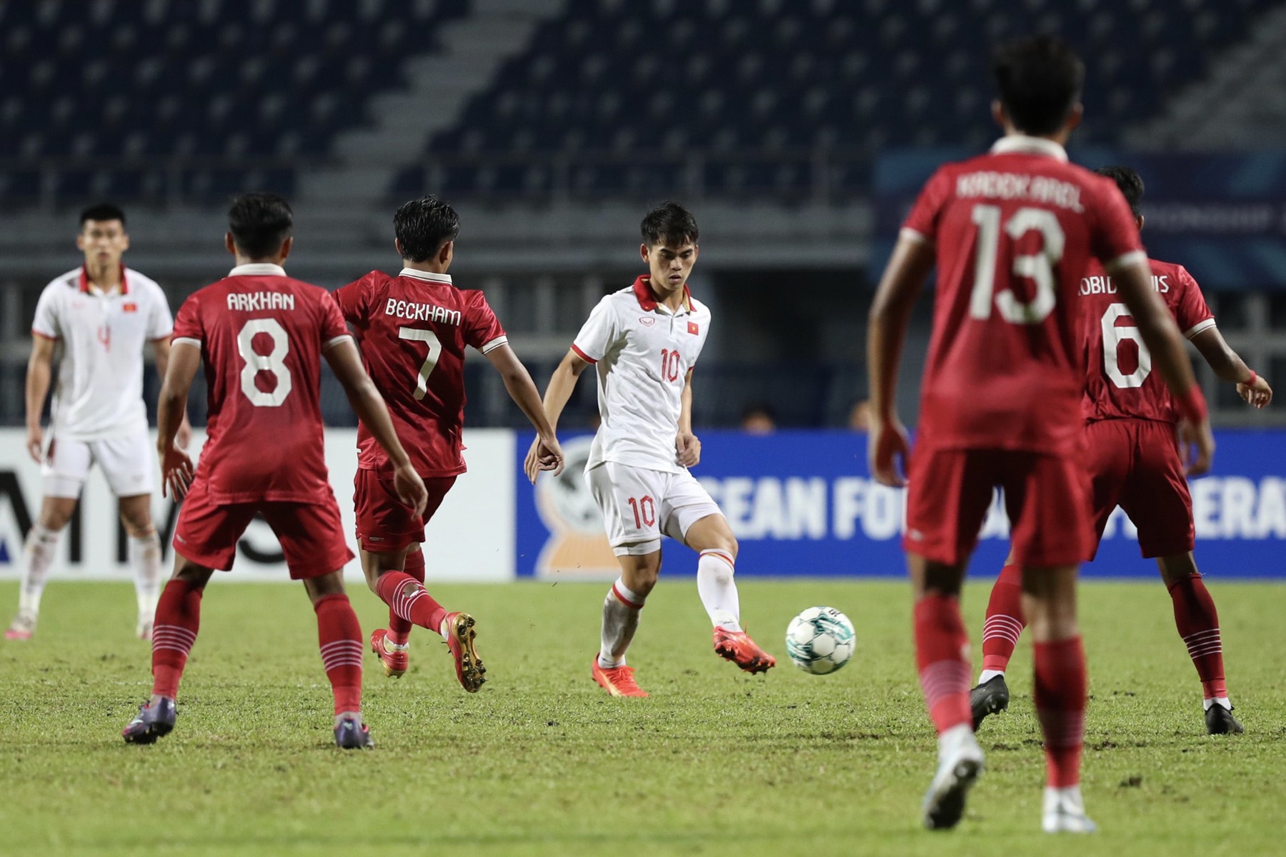 U23 Việt Nam và U23 Indonesia bất phân thắng bại sau 120 phút thi đấu
