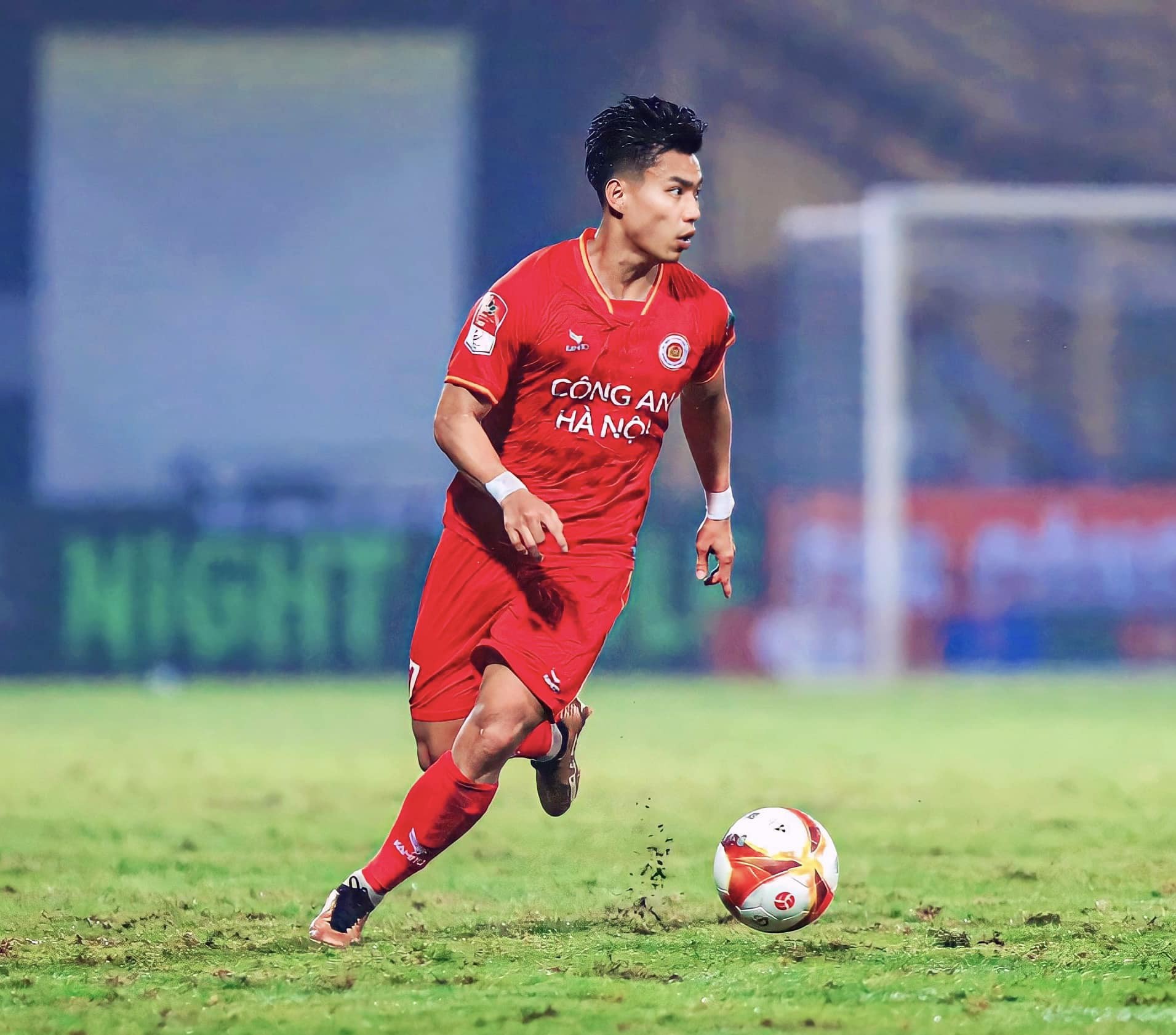 Văn Thanh góp công lớn vào chức vô địch V-League của CLB CAHN