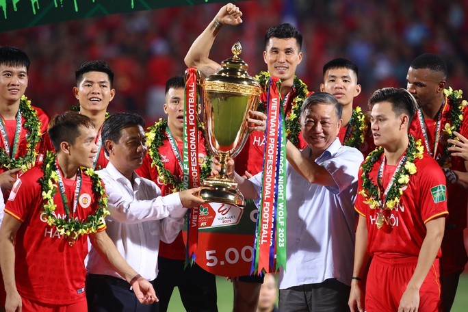CLB CAHN đăng quang chức vô địch V-League 2023 CLB CAHN đăng quang chức vô địch V-League 2023
