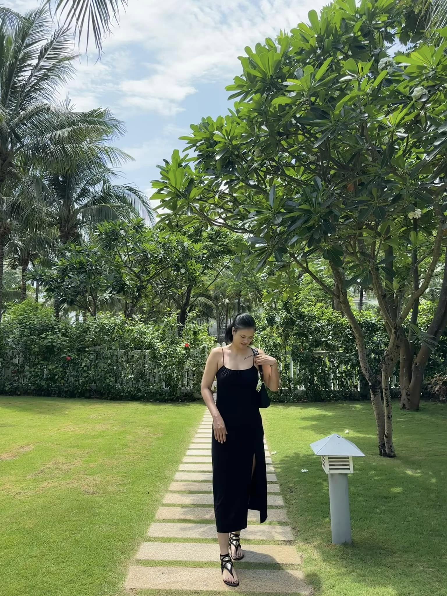 Tôi bắt đầu ra khỏi nhà từ 6h30 phút và trở về nhà vào 18h30 phút. Kim Huệ sẽ ăn sáng, uống cafe ở đội và bắt đầu công việc. Buổi chiều lúc 15h00 chúng tôi bắt đầu tập luyện và kết thúc vào lúc 17h30. Sau đó, tôi đi xe về nhà và nấu ăn. Tôi nấu những món mình thích và tuyệt đối không ăn cơm