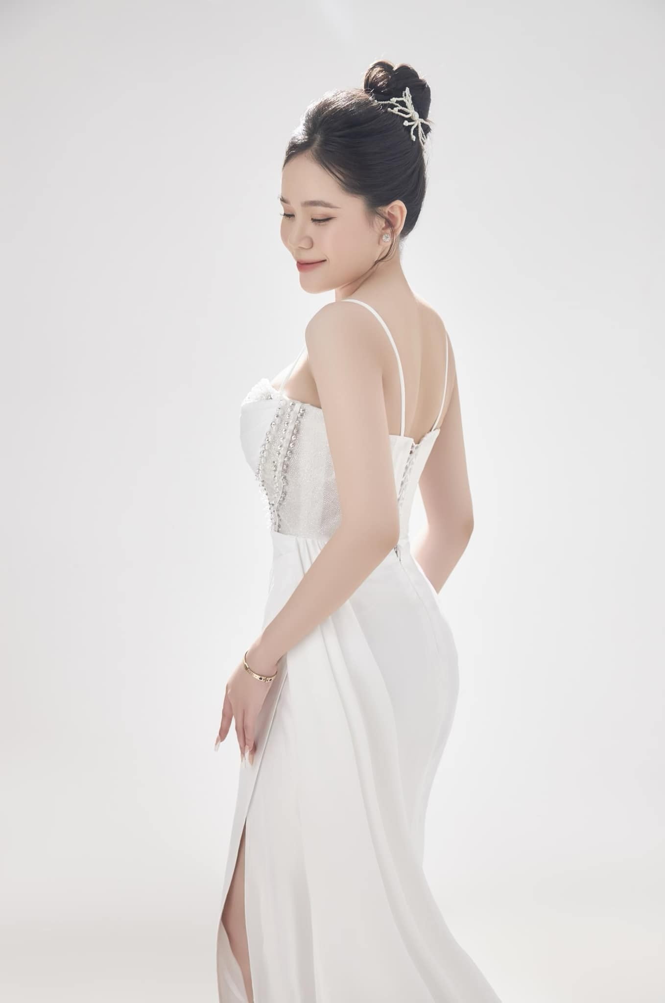 Cựu tuyển thủ U23 Việt Nam quyết định lập gia đình ở tuổi 24 - Ảnh 2 Cựu tuyển thủ U23 Việt Nam quyết định lập gia đình ở tuổi 24 - Ảnh 2