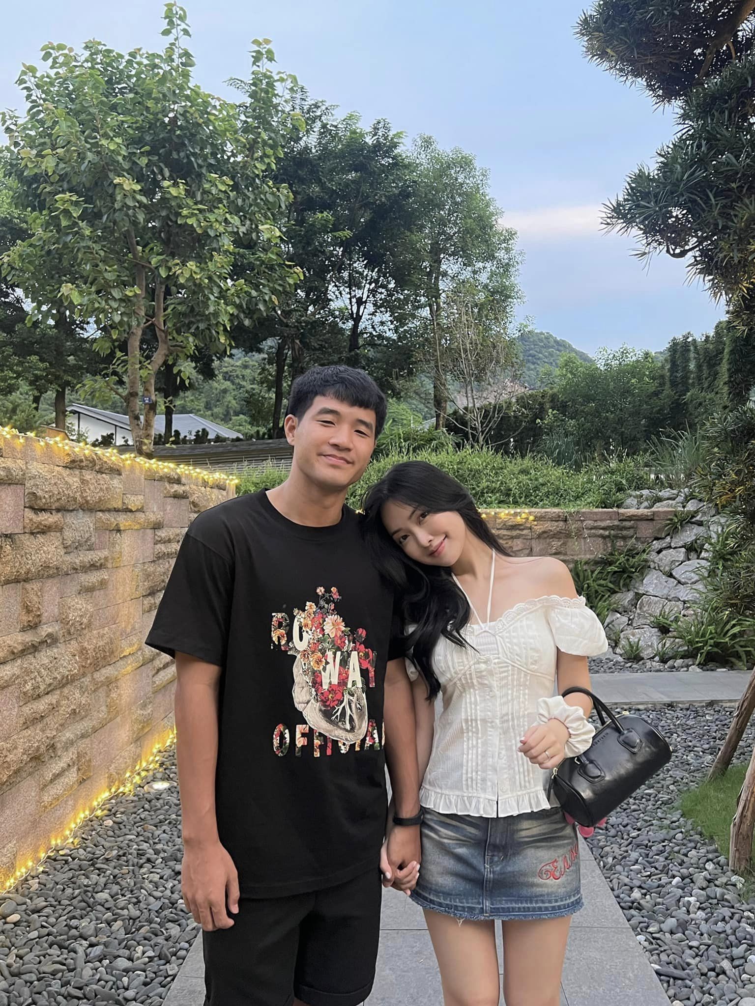 Vợ chồng Đức Chinh - Hà Trang đi du lịch Vợ chồng Đức Chinh - Hà Trang đi du lịch