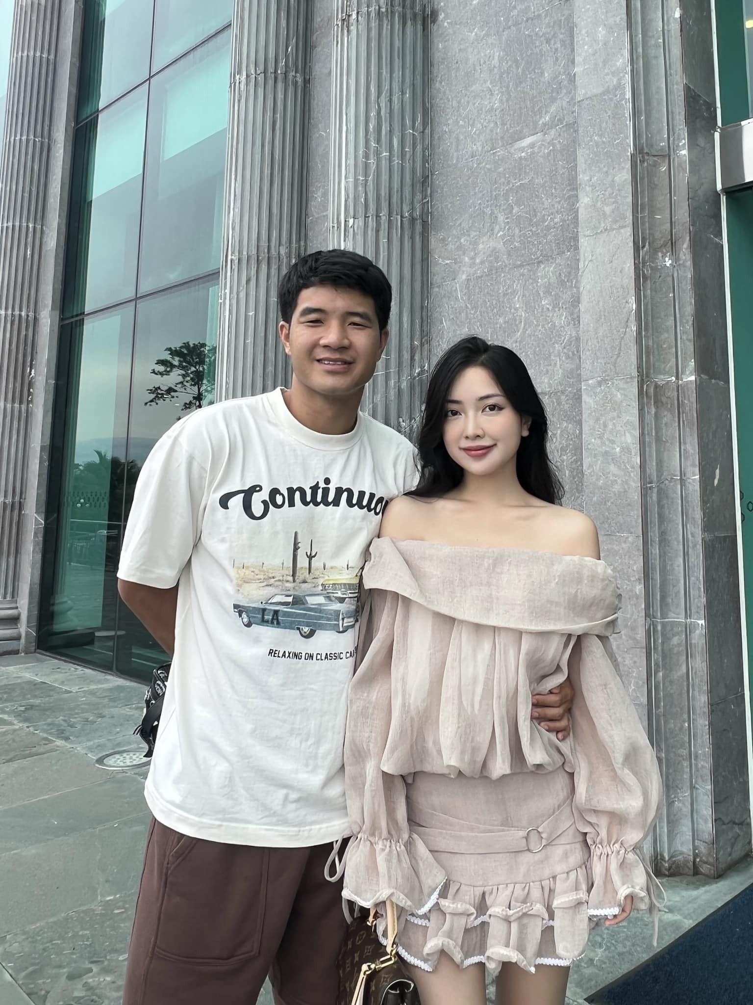 Đức Chinh cùng Hà Trang đang tận hưởng những ngày tuyệt đẹp của một cặp vợ chồng son Đức Chinh cùng Hà Trang đang tận hưởng những ngày tuyệt đẹp của một cặp vợ chồng son