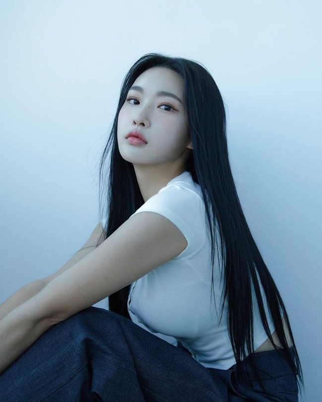 Có nhiều ý kiến cho rằng, vẻ đẹp của Lee Jin được đánh giá ngang ngửa với thành viên nhóm nhạc Black Pink