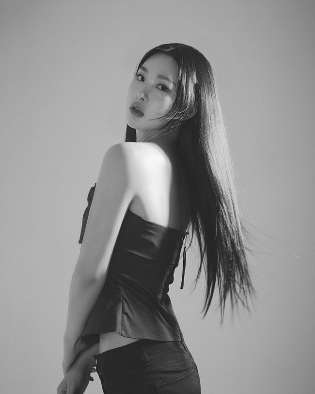 Lee Jin theo đuổi phong cách thời trang gợi cảm khiến đấng mày râu phải xao xuyến