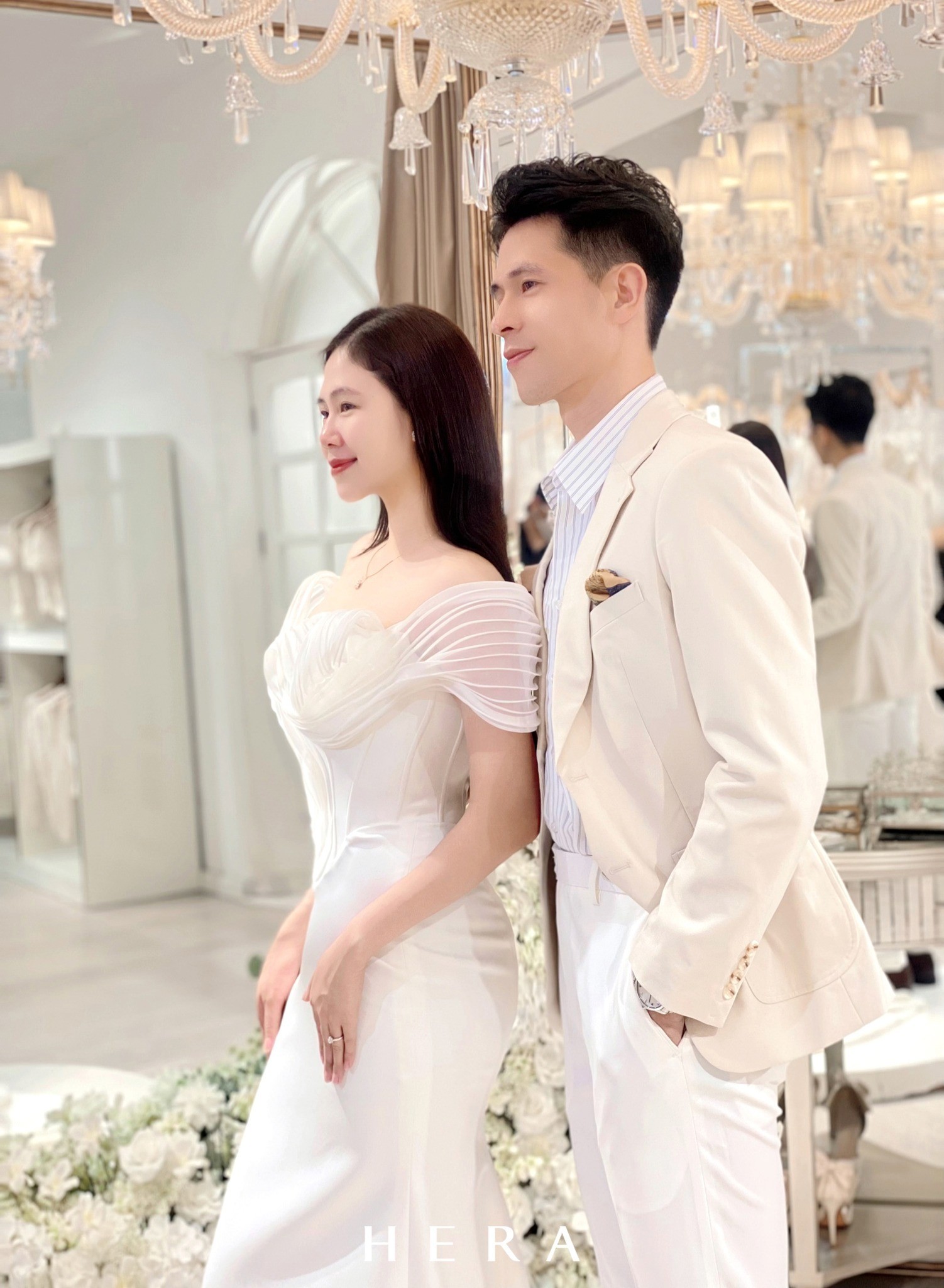 huyện tình của trung vệ Đình Trọng không quá ồn ào nhưng trong những ngày quan trọng của anh, Trang Heo luôn xuất hiện