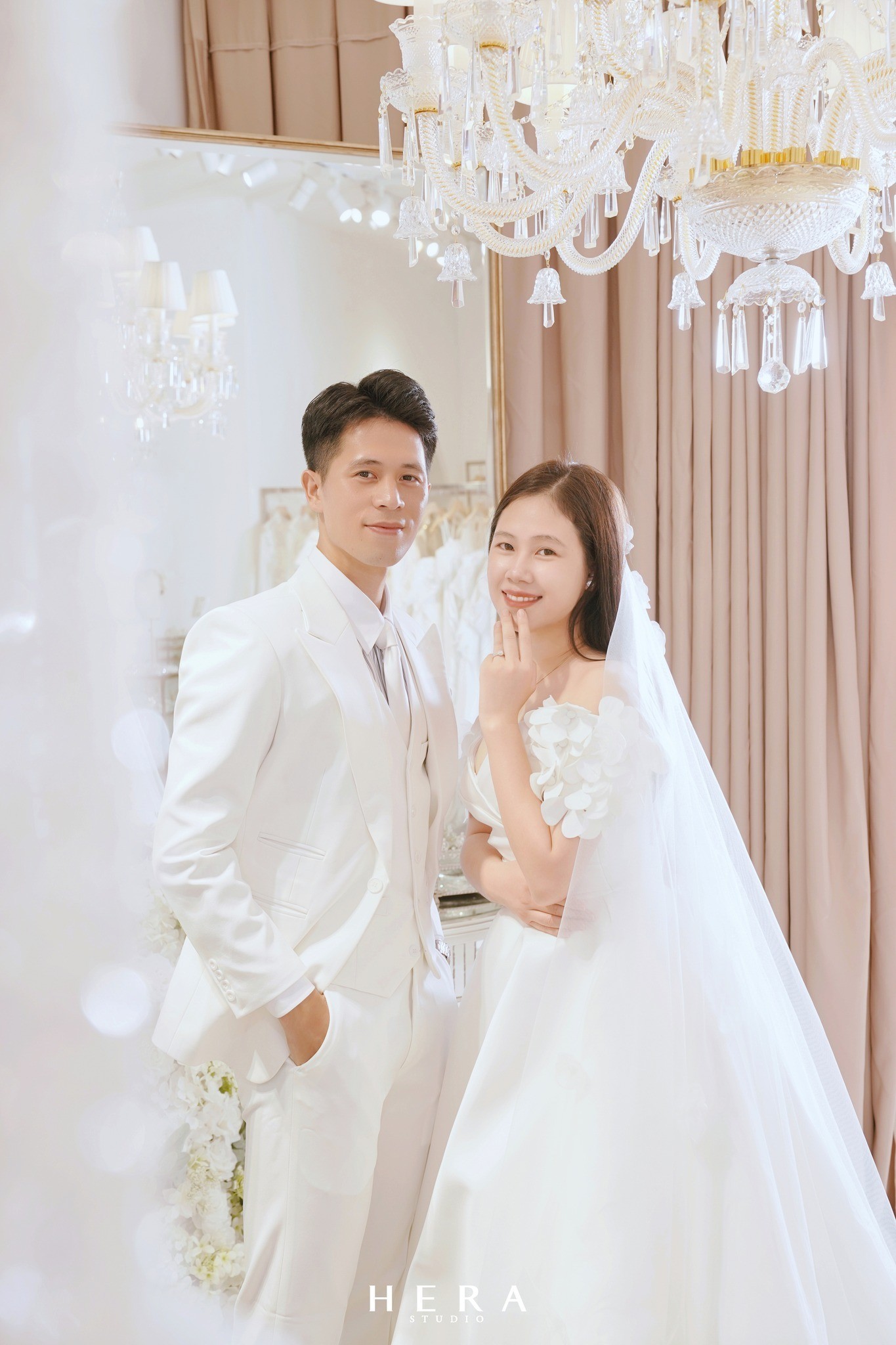 Huyền Trang sinh năm 1995 hơn Đình Trọng 2 tuổi. Nàng WAGs sở hữu gương mặt bầu bĩnh, xinh xắn, rất dễ gần và giản dị