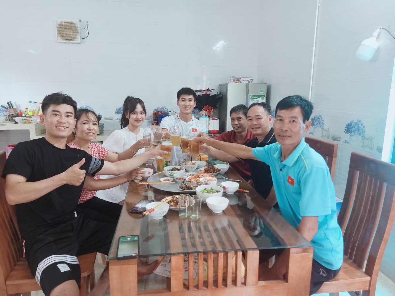 Quế Linh từng xuất hiện cùng gia đình tiền đạo Nhâm Mạnh Dũng. Tuy nhiên, cặp đôi quyết định đường ai nấy đi hồi đầu năm 2023