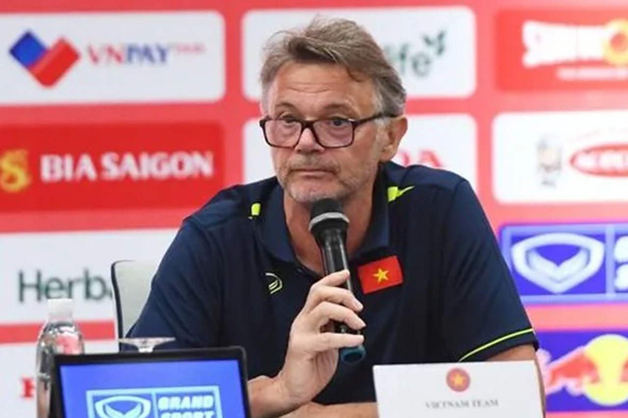 HLV Troussier nhấn mạnh sự ủng hộ từ người hâm mộ HLV Troussier nhấn mạnh sự ủng hộ từ người hâm mộ