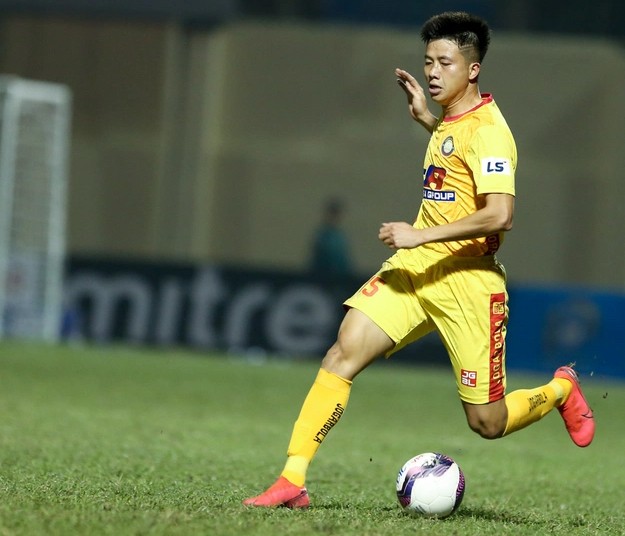 Trịnh Văn Lợi chơi ở vị trí hậu vệ, hiện đang thi đấu cho CLB Thanh Hoá. anh từng được HLV Park Hang-seo triệu tập lên U23 Việt Nam tập luyện chuẩn bị cho VCK U23 châu Á