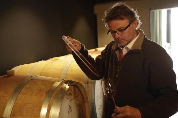 HLV Troussier đang làm chủ thương hiệu Sol Beni HLV Troussier đang làm chủ thương hiệu Sol Beni