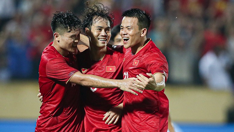 Văn Toàn sẽ có nhiều cơ hội ra sân khi trở về Việt Nam