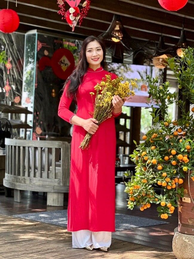 Cựu hoa khôi bóng chuyền Phạm Thị Yến gây ấn tượng với chiều cao cùng vẻ ngoài xinh đẹp, quyến rũ ở tuổi 38.