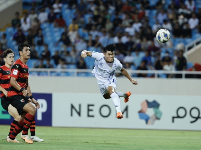 Văn Quyết từ chối rời sân trong ngày Hà Nội FC thua đậm ở giải châu Á - Ảnh 1 Văn Quyết từ chối rời sân trong ngày Hà Nội FC thua đậm ở giải châu Á - Ảnh 1