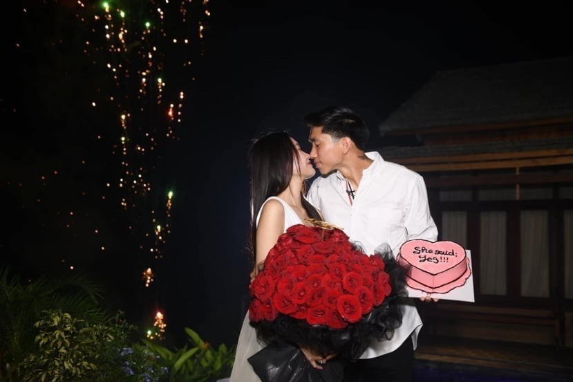 Hậu trường màn cầu hôn của Đoàn Văn Hậu với Doãn Hải My được ekip tiết lộ - Ảnh 1 Hậu trường màn cầu hôn của Đoàn Văn Hậu với Doãn Hải My được ekip tiết lộ - Ảnh 1