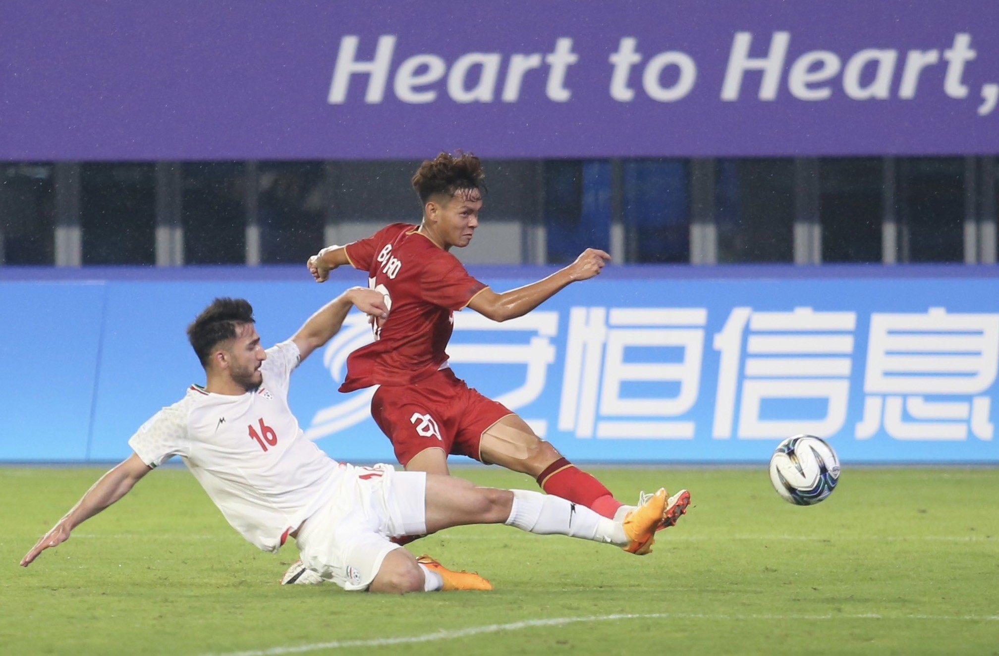Thua đậm trước Iran, Olympic Việt Nam đứng trước nguy cơ bị loại tại Asiad 19 - Ảnh 1 Thua đậm trước Iran, Olympic Việt Nam đứng trước nguy cơ bị loại tại Asiad 19 - Ảnh 1