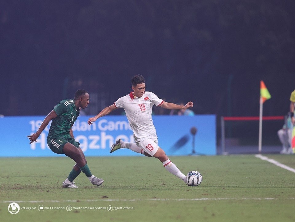 Olympic Việt Nam bị loại khỏi Asiad 19 sau trận thua Olympic Ả Rập Xê Út - Ảnh 1 Olympic Việt Nam bị loại khỏi Asiad 19 sau trận thua Olympic Ả Rập Xê Út - Ảnh 1