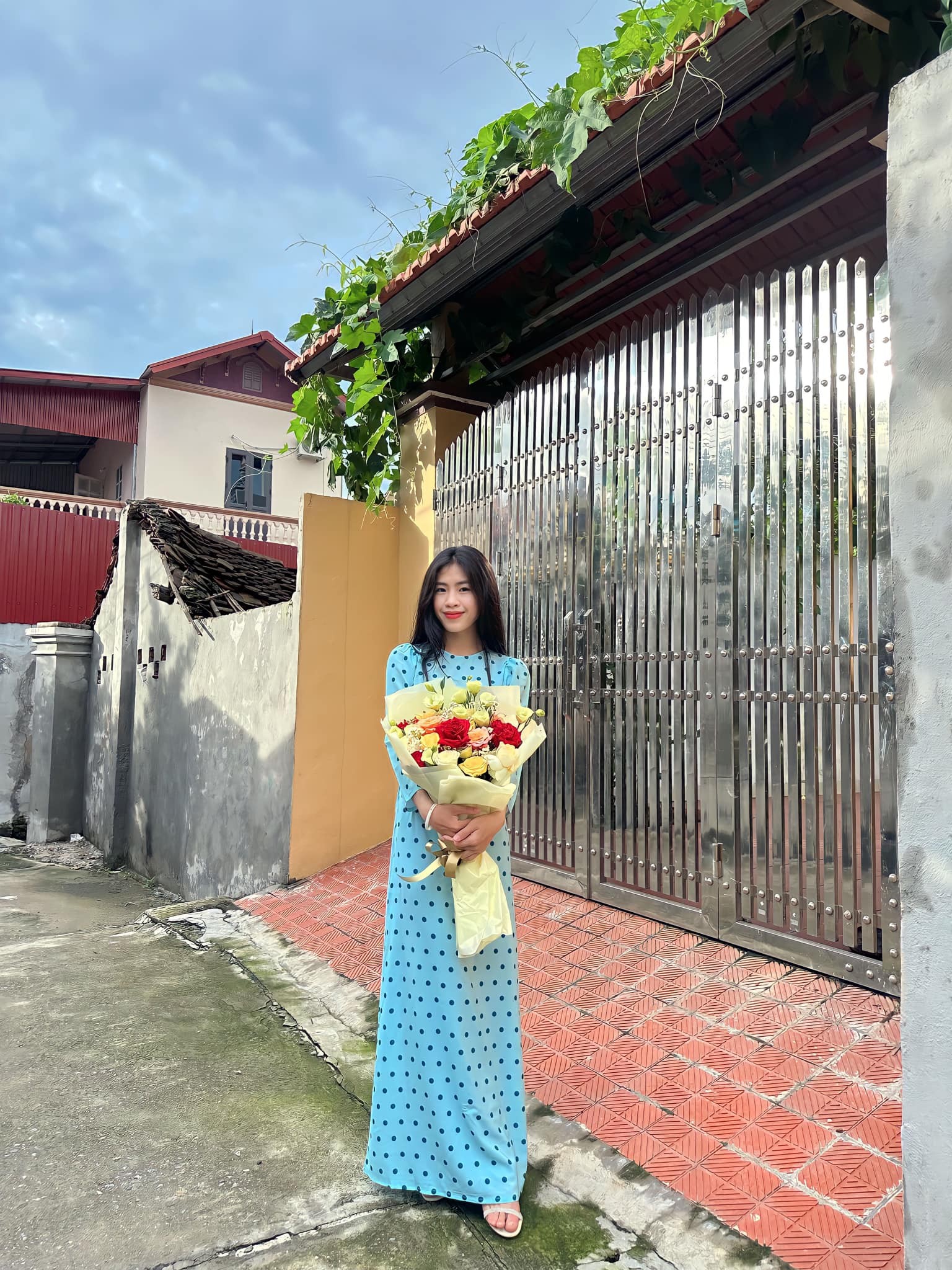 Trên sân cỏ, Thanh Nhã sở hữu tinh thần máu lửa và nhiệt huyết. Tuy nhiên ở ngoài đời, nữ tuyển thủ lại có phong cách dịu dàng, nữ tính