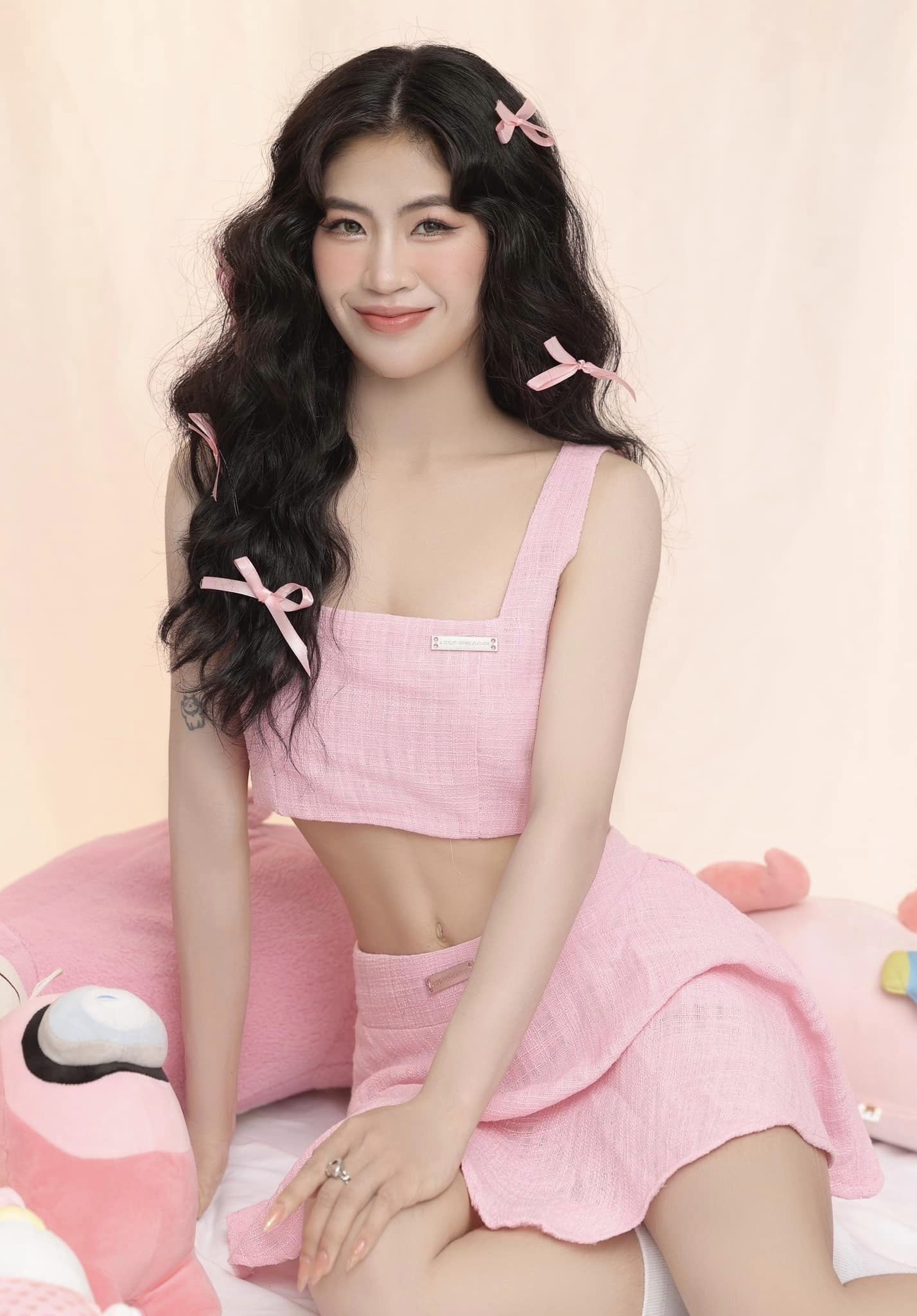 Thanh Nhã khoe những tấm ảnh cực xinh với trang phục cá tính, bắt mắt trong ngày sinh nhật tuổi 22