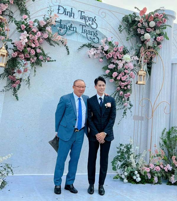 HLV Park Hang-seo dự đám cưới học trò