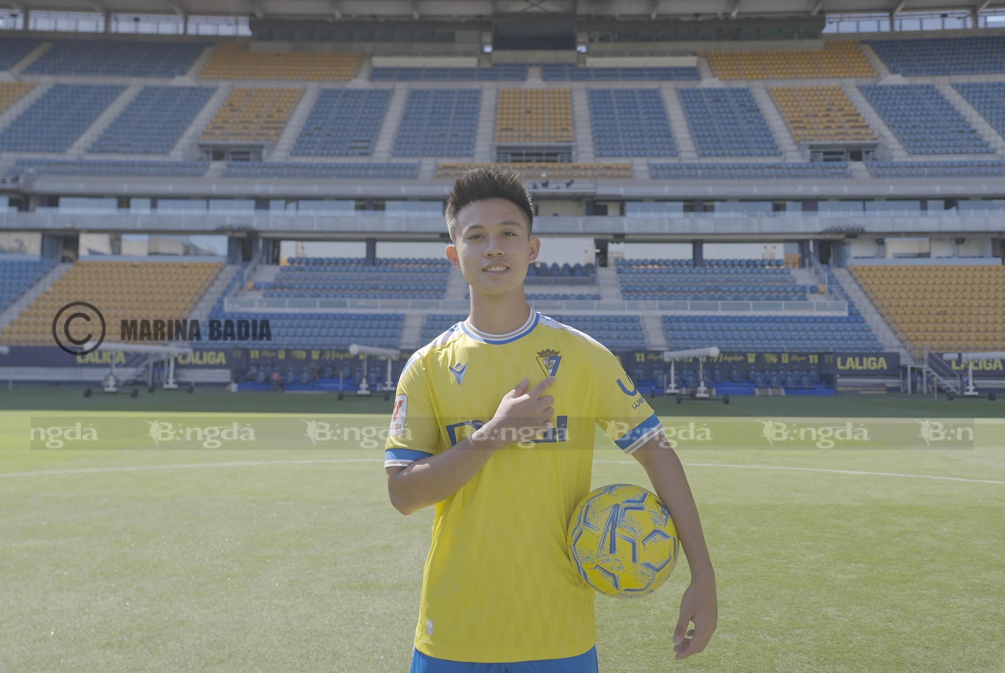 Vĩnh Nguyên ra mắt CLB Cadiz. Ảnh: Báo bóng đá