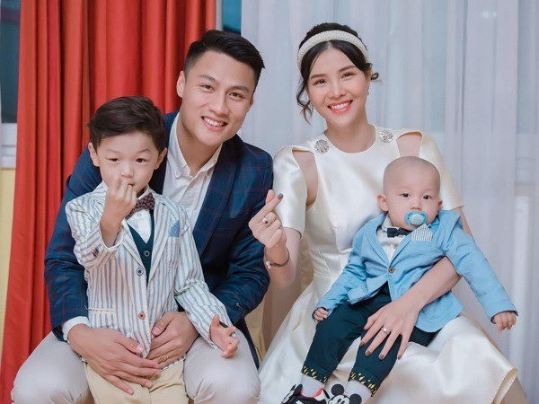 Năm 2016, Kỳ Hân lên xe hoa với tiền đạo Mạc Hồng Quân. Hiện tại, cô đang có cuộc sống hạnh phúc bên ông xã cùng 2 con trai