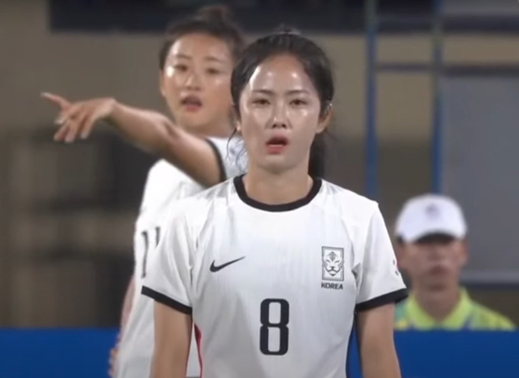 Lee Min Ah đang là trụ cột ở tuyển Hàn Quốc tham dự Asiad 19