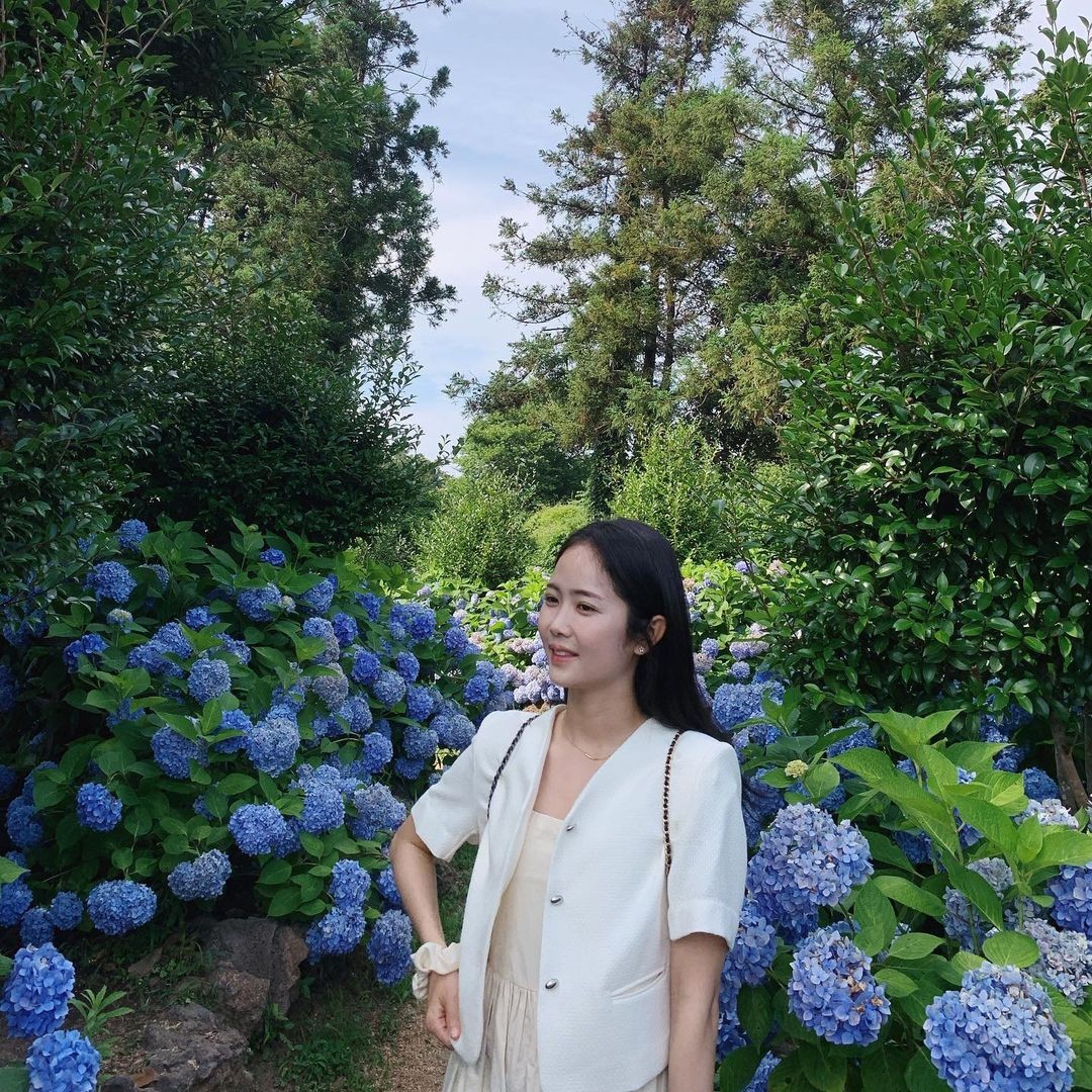 thu hút thêm nhiều người hâm mộ bằng loạt hình ảnh đời thường xinh xắn, dịu dàng