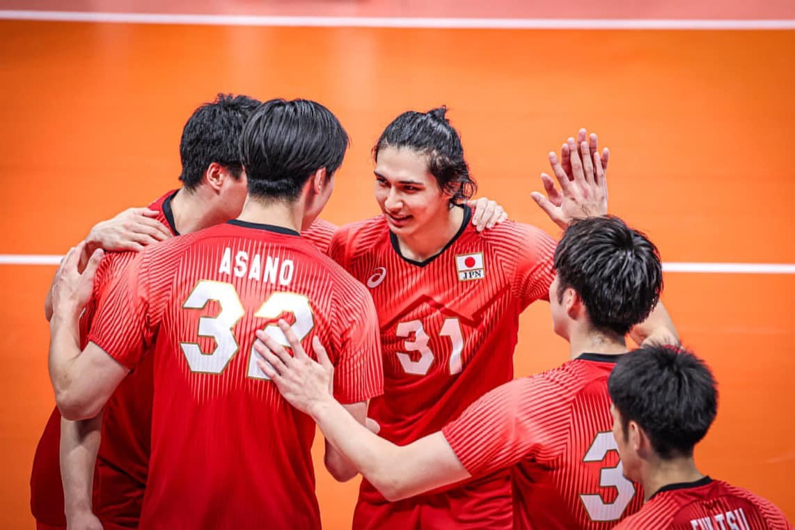 Trong suốt 3 năm ở trung học, Takahashi vẫn luôn chăm chỉ tập luyện và từng tham gia nhiều giải đấu học sinh, sinh viên và sau đó thành công được gọi vào đội tuyển U20 quốc gia vào năm 2022