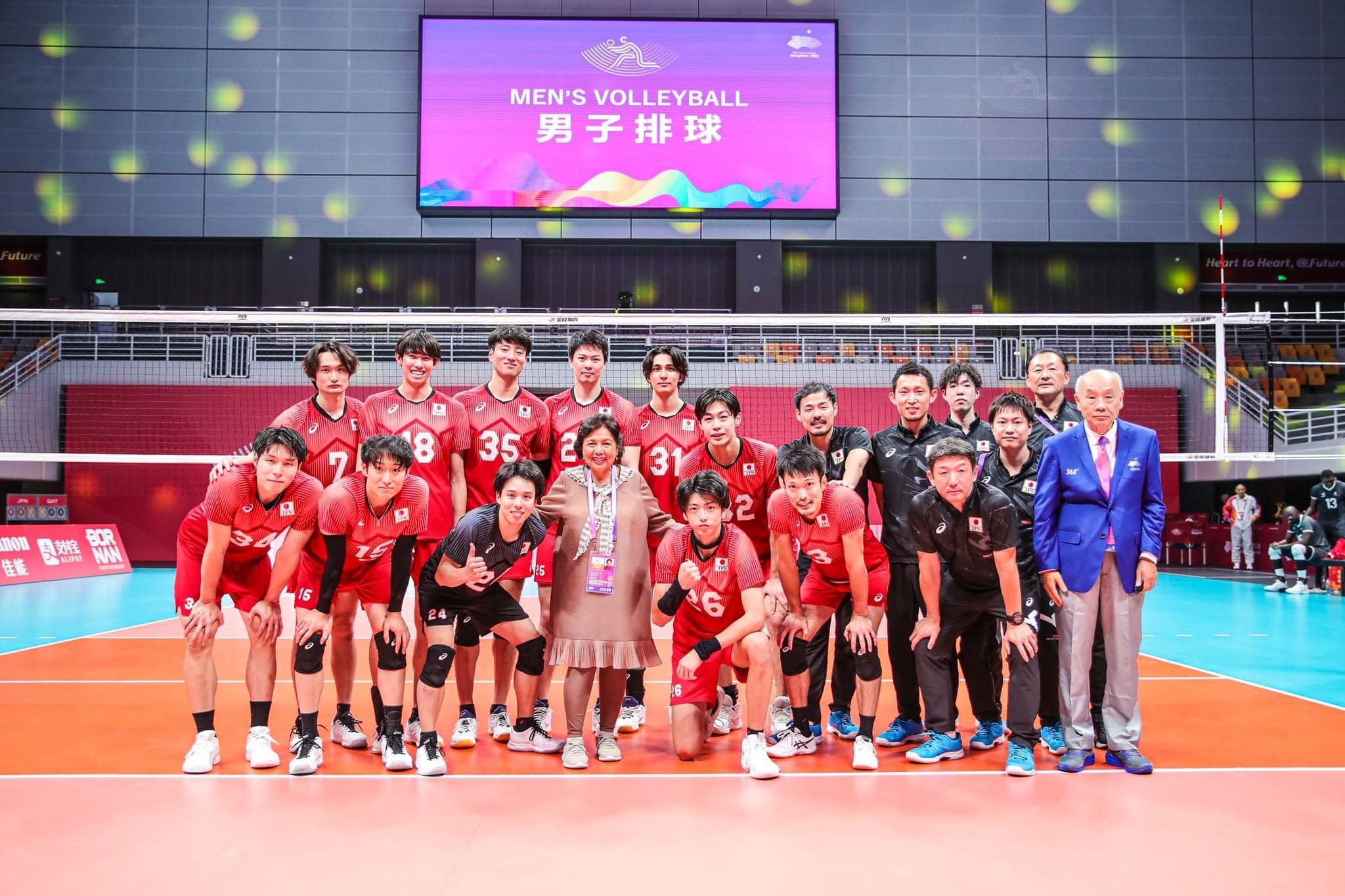 'Nam thần bóng chuyền' cao 1m93 tại Asiad 19 'gây sốt' mạng xã hội là ai? - Ảnh 1