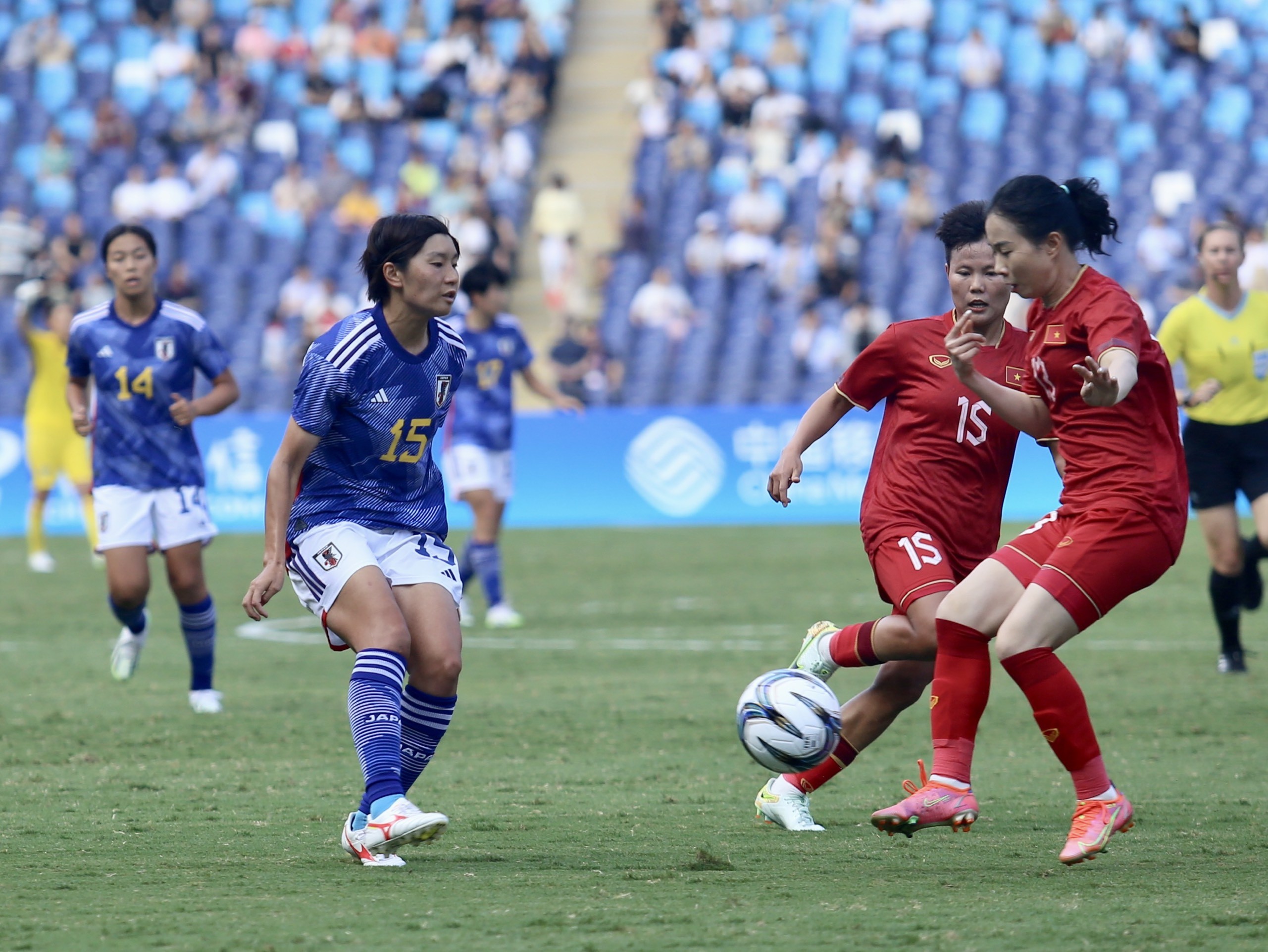 ASIAD 19: Để thua đậm Nhật Bản, tuyển nữ Việt Nam dừng bước ngay sau vòng bảng - Ảnh 1 ASIAD 19: Để thua đậm Nhật Bản, tuyển nữ Việt Nam dừng bước ngay sau vòng bảng - Ảnh 1