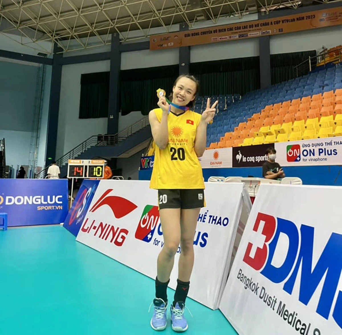  Tú Linh gây ấn tượng rất mạnh đối với giới chuyên môn và người hâm mộ nhờ lối chơi máu lửa và những bước tiến đều đặn của cô qua các giải đấu