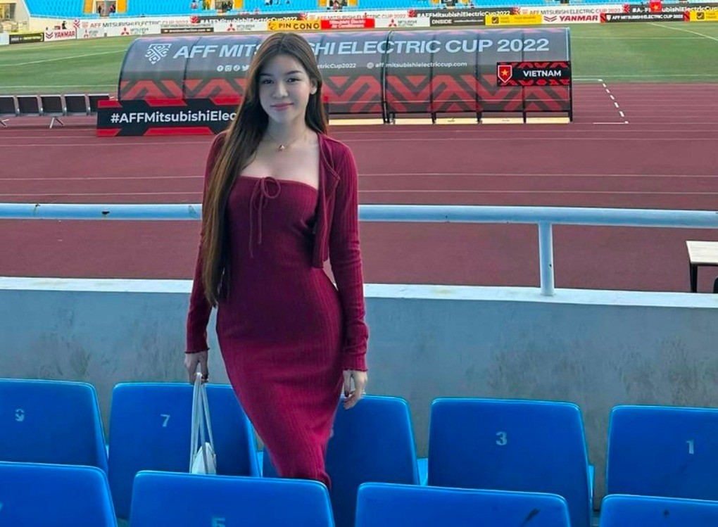 Nàng WAGs sinh năm 1991 thường xuyên có mặt tại các sự kiện thi đấu bóng đá để tiếp lửa cho bạn trai