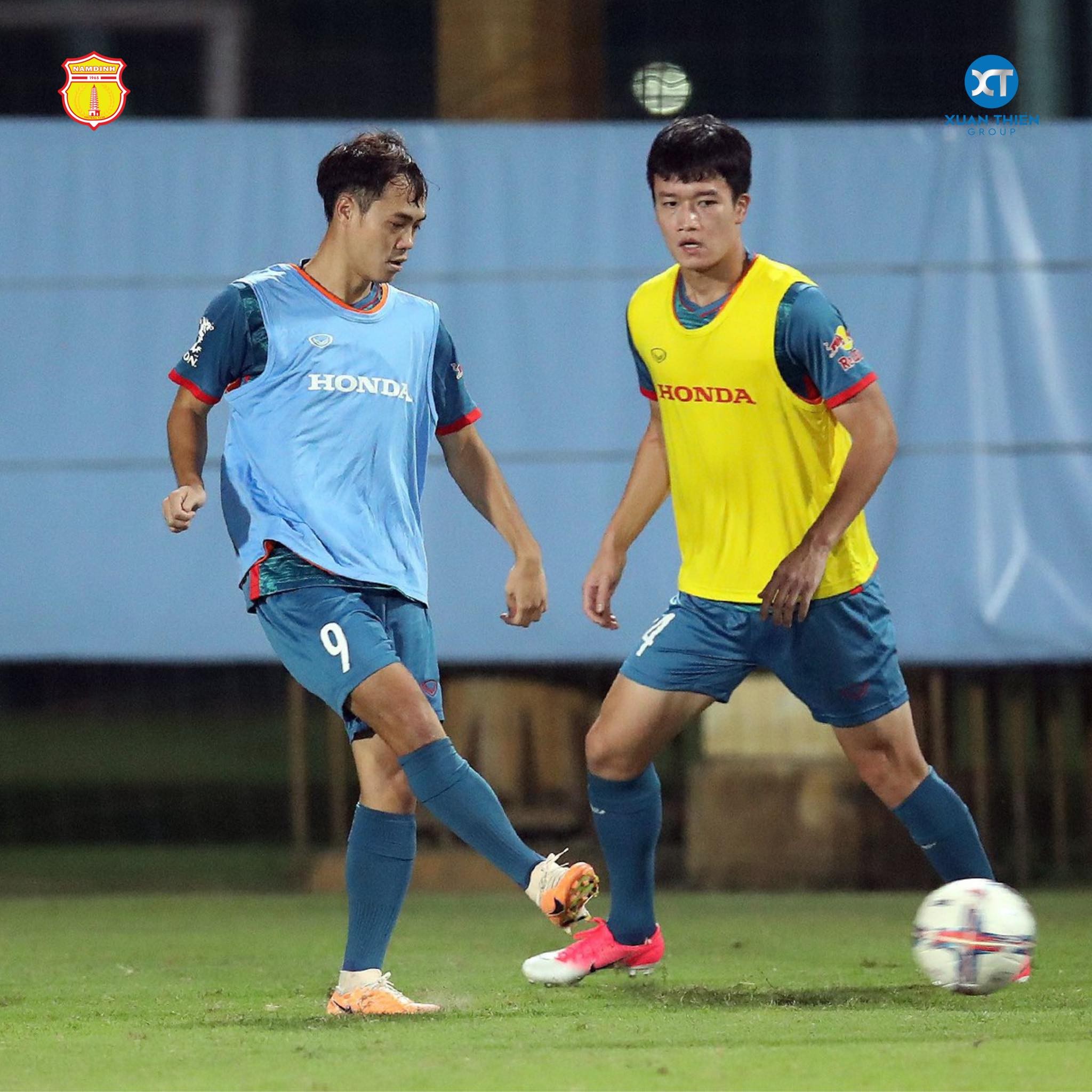 Tiền đạo Văn Toàn nỗ lực lấy lại phong độ ở buổi tập của ĐT Việt Nam. Ảnh: CLB Nam Định