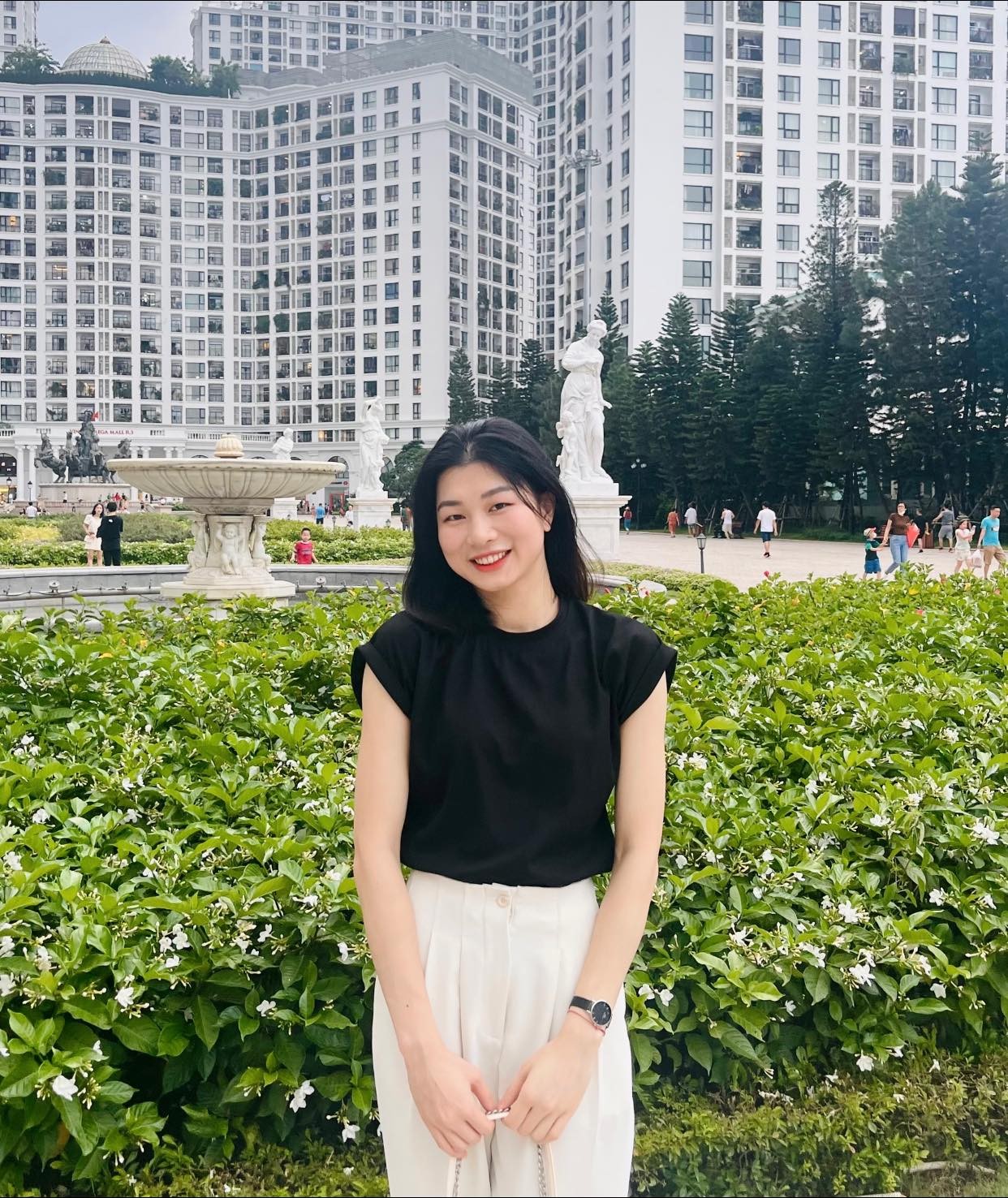 Phạm Thị Hiền toát lên vẻ đẹp 'trong sáng' Phạm Thị Hiền toát lên vẻ đẹp 'trong sáng'