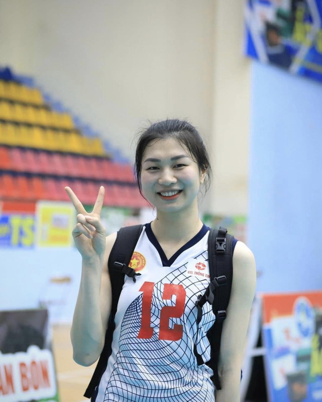 VĐV Phạm Thị Hiền sinh 8/10/1999 tại Hải Dương, hiện đang thi đấu ở vị trí phục công trong màu áo CLB bóng chuyền Bộ Tư Lệnh Thông Tin VĐV Phạm Thị Hiền sinh 8/10/1999 tại Hải Dương, hiện đang thi đấu ở vị trí phục công trong màu áo CLB bóng chuyền Bộ Tư Lệnh Thông Tin