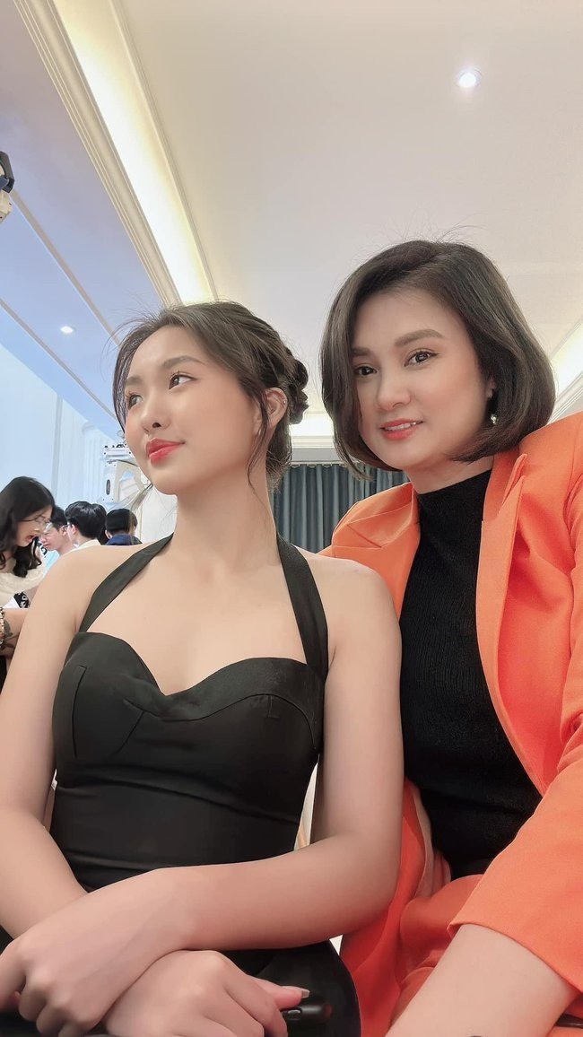 Kim Huệ cùng con gái Huệ Anh