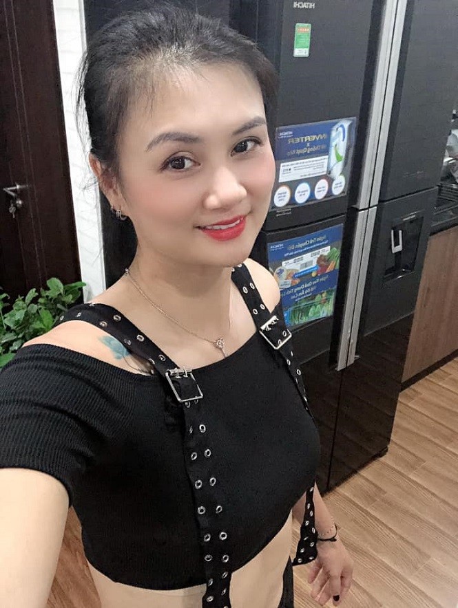 Kim Huệ hiện đang sống cùng con gái trong căn hộ khá rộng rãi