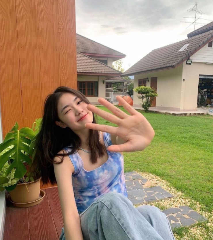 Việc sở hữu nhan sắc hơn người giúp Opatniputh có được nhiều hợp đồng chụp ảnh, quảng cáo, cũng như cơ hội tham gia ngành giải trí của Thái Lan