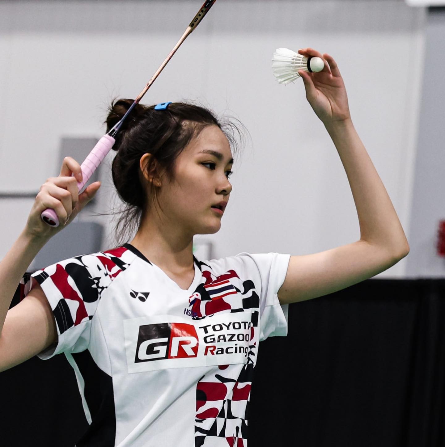 Cha của Pitchamon là một HLV cầu lông, cô nàng thường xuyên cùng bố đi đến sân tập