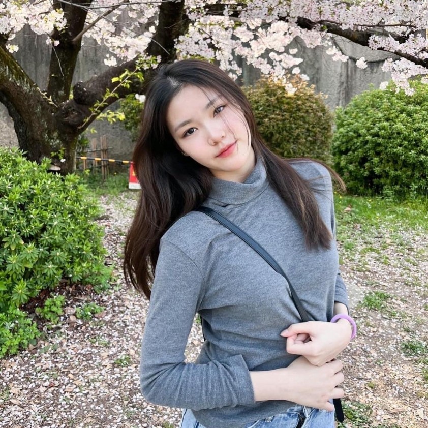 Chiêm ngưỡng nhan sắc tựa 'nàng thơ' của hot girl cầu lông Thái Lan - Ảnh 1