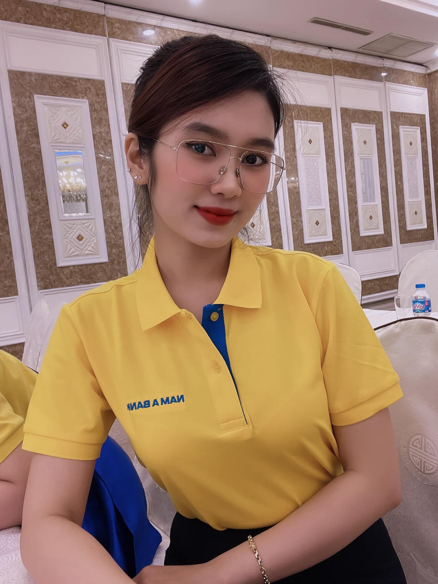  Bà xã của Tấn Sinh tên Phạm Bích Trâm hiện đang là một nhân viên ngân hàng ở quê nhà Đồng Nai