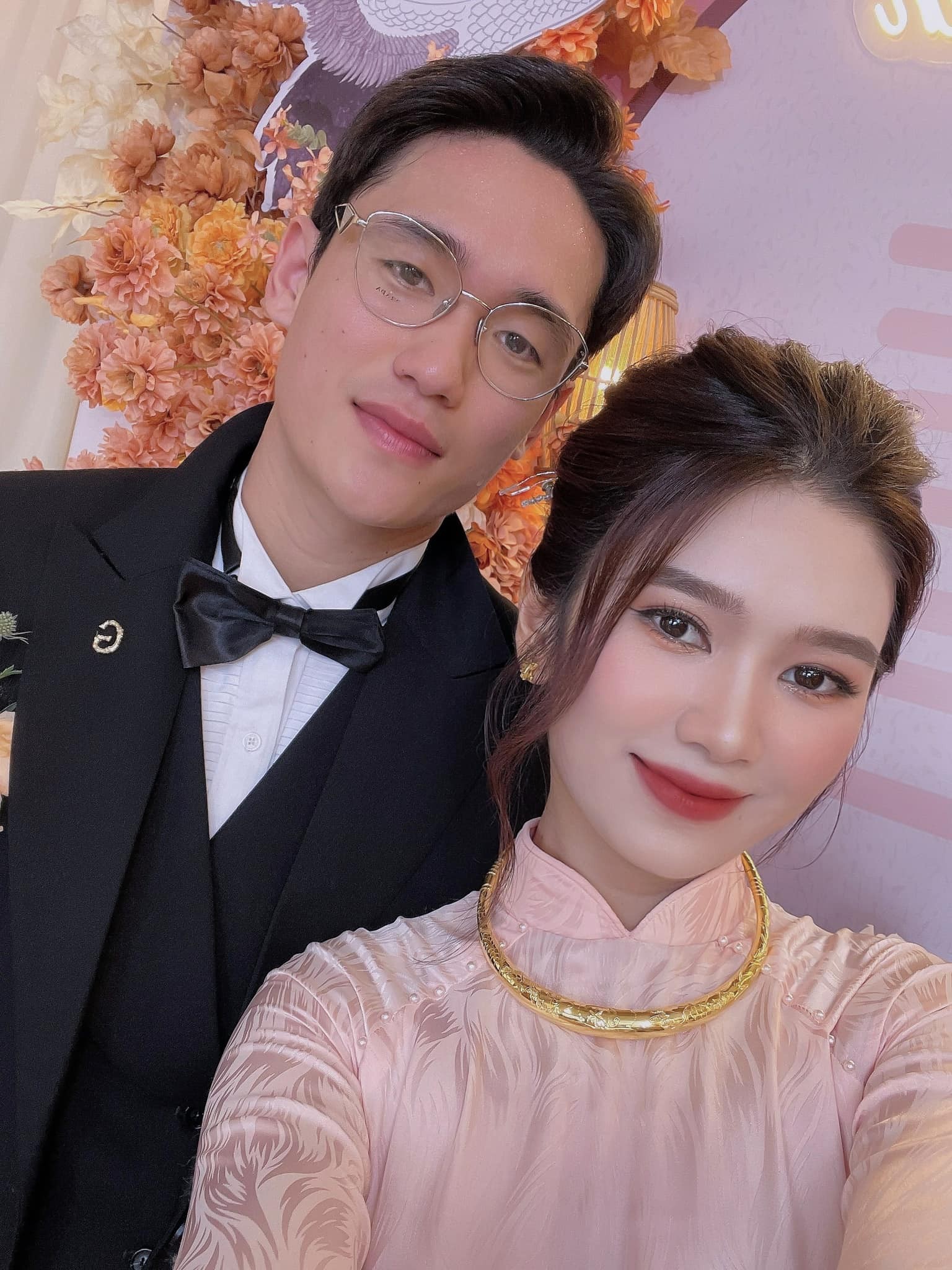 Khi lấy vợ, Tấn Sinh bỗng dưng có người quản lý tài chính giúp mình. Trung vệ sinh năm 1998 Tấn Sinh cũng bắt đầu phải làm quen với việc 'trắng tay'