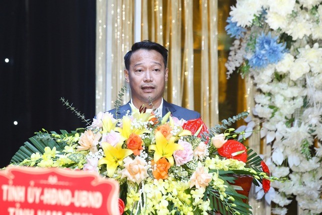 HLV Vũ Hồng Việt đặt mục tiêu top 3 tại V-League 2023/2024 HLV Vũ Hồng Việt đặt mục tiêu top 3 tại V-League 2023/2024