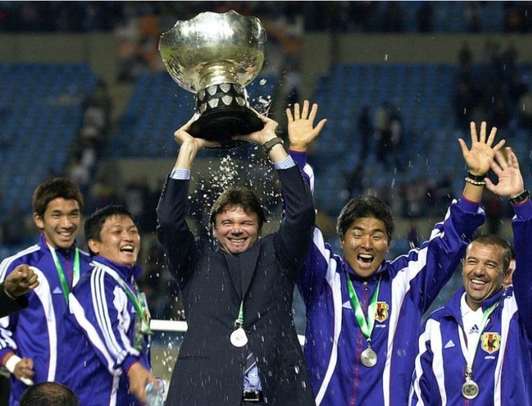 HLV Troussier giúp ĐT Nhật Bản vô địch Asian Cup 2000. Ảnh: Internet
