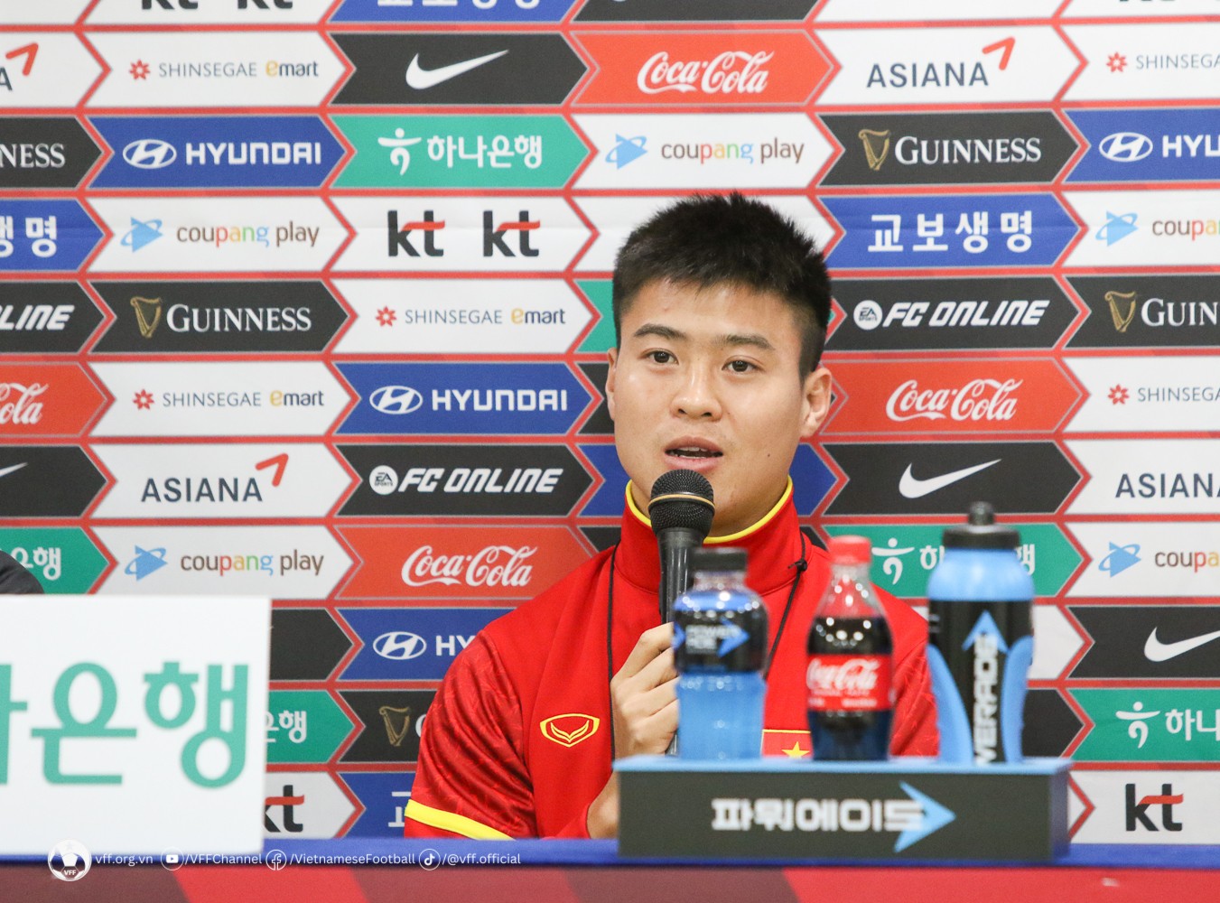 Trung vệ Duy Mạnh khẳng định sự xuất hiện của thầy Park là niềm khích lệ lớn cho ĐT Việt Nam. Ảnh: VFF