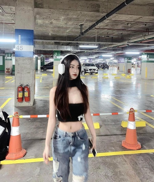 Dù có người yêu là cầu thủ nổi tiếng nhưng Bùi Minh Trang lại rất kín tiếng, không mấy khi chia sẻ về chuyện tình cảm hay cuộc sống đời tư Dù có người yêu là cầu thủ nổi tiếng nhưng Bùi Minh Trang lại rất kín tiếng, không mấy khi chia sẻ về chuyện tình cảm hay cuộc sống đời tư