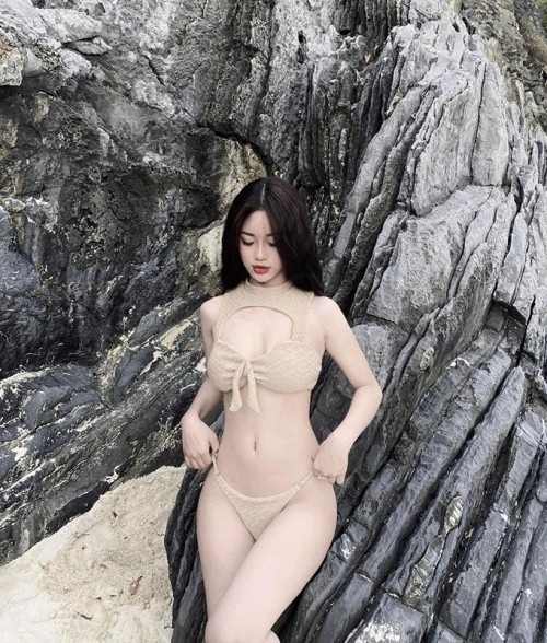 Bùi Minh Trang sở hữu sắc vóc xinh đẹp, body cực nóng bỏng Bùi Minh Trang sở hữu sắc vóc xinh đẹp, body cực nóng bỏng